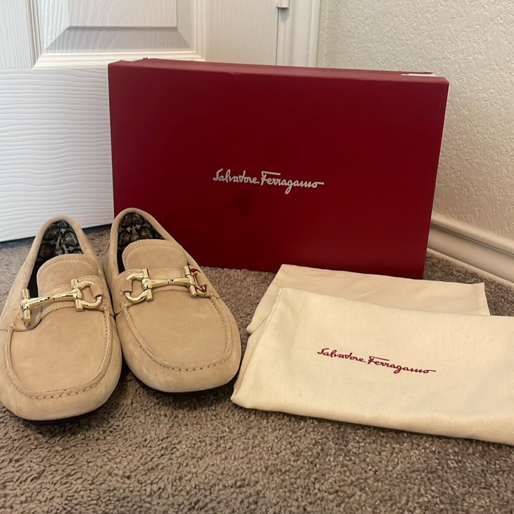 NWT Ferragamo Driver with Gancini ornament